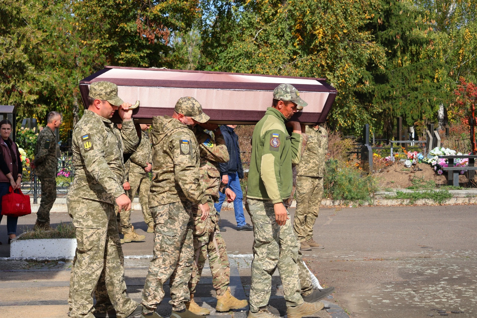 У Південноукраїнську попрощалися з 46-річним захисником Дмитром Смірновим