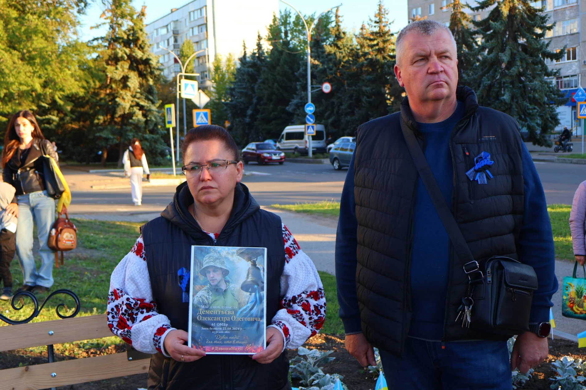 День захисників і захисниць біля «Символу Надії»: портрети, жетони та родини, які чекають