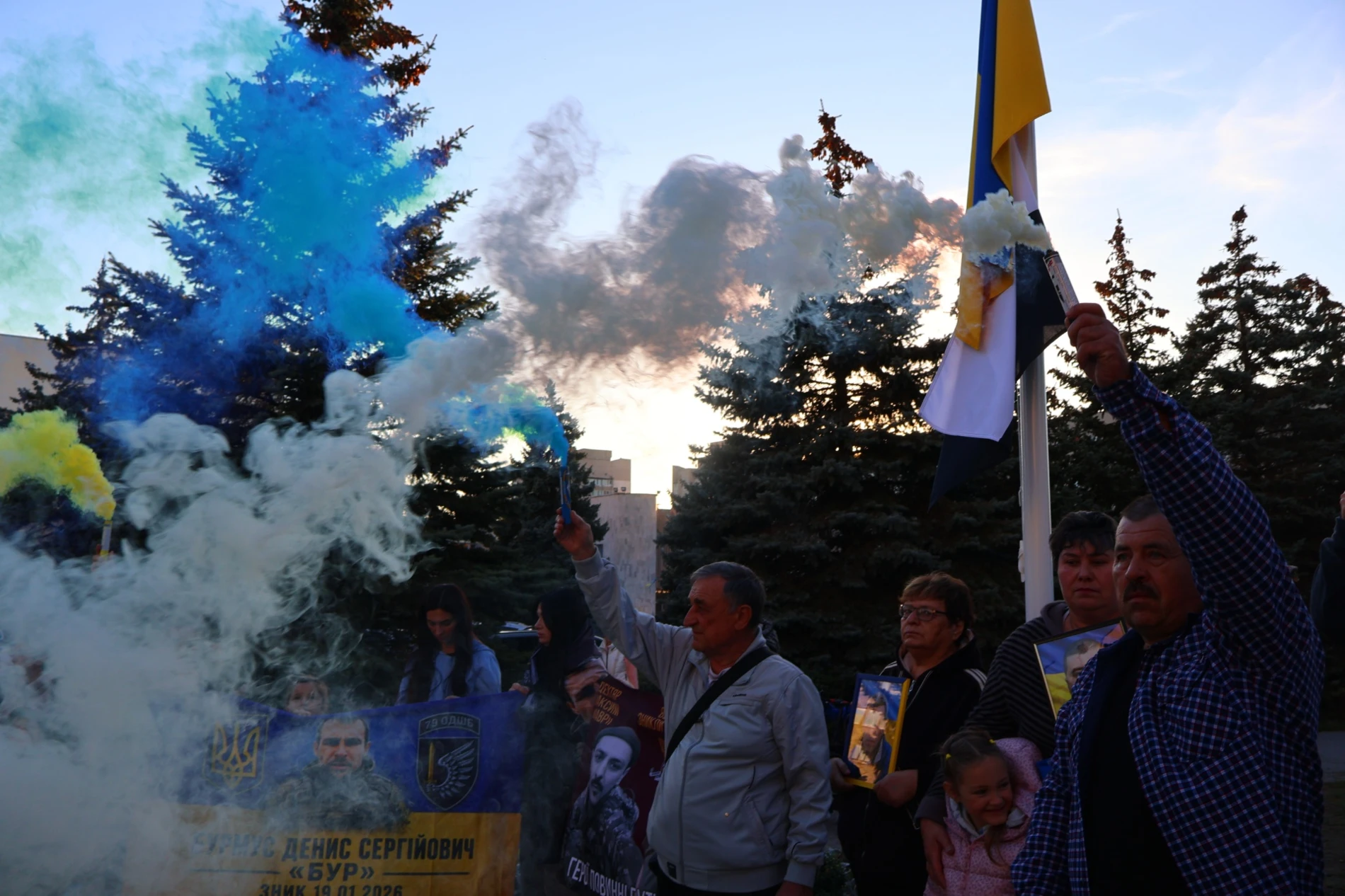 День захисників і захисниць біля «Символу Надії»: портрети, жетони та родини, які чекають