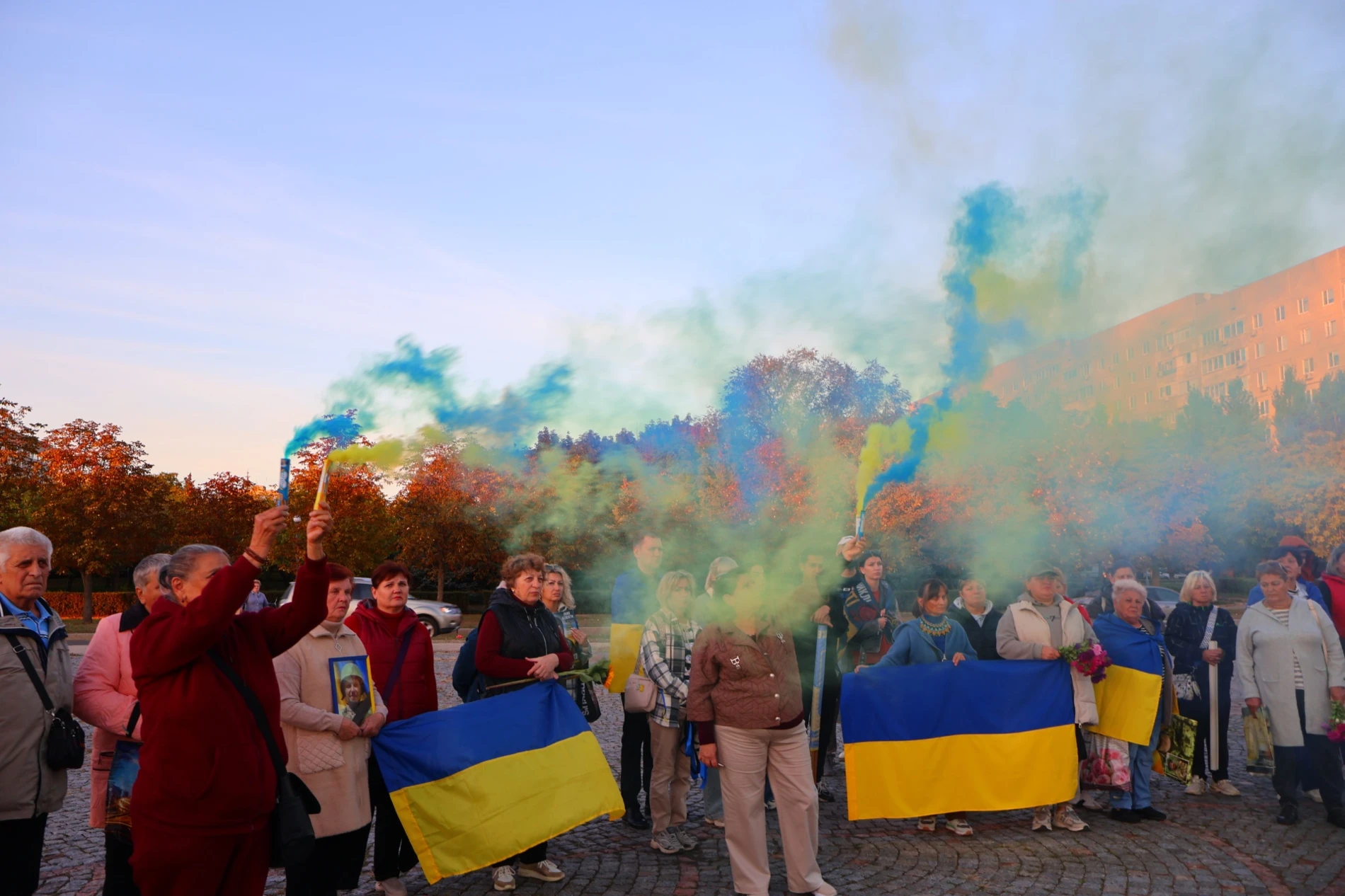 День захисників і захисниць біля «Символу Надії»: портрети, жетони та родини, які чекають