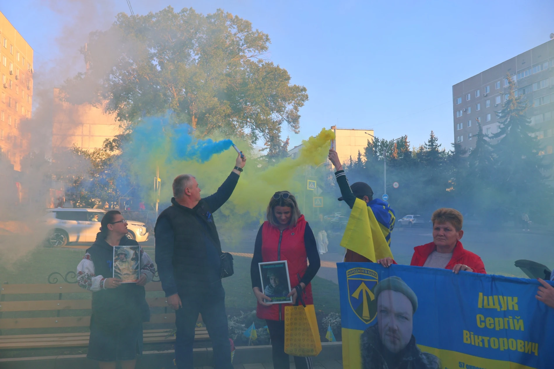 День захисників і захисниць біля «Символу Надії»: портрети, жетони та родини, які чекають