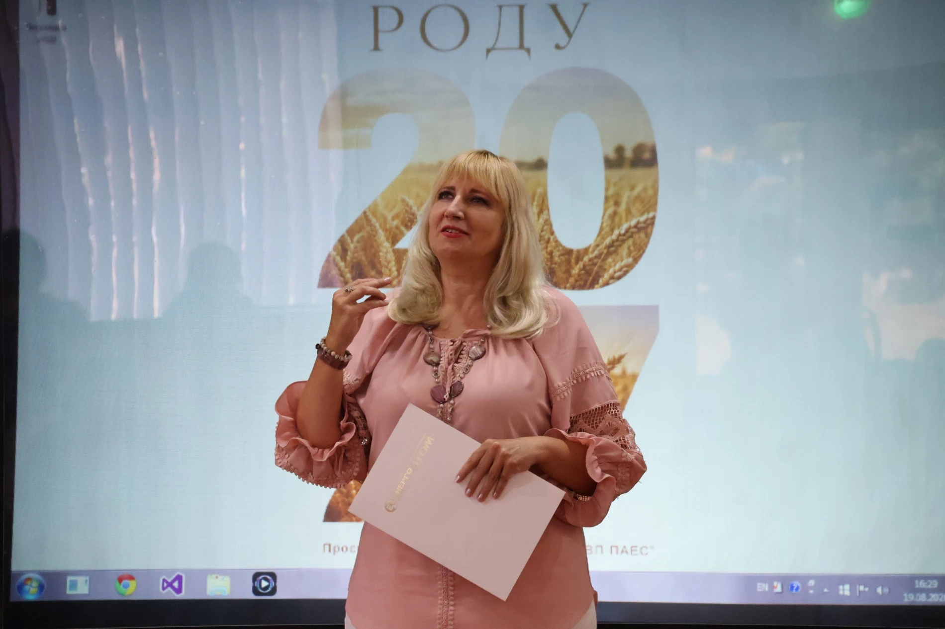 У Південноукраїнську створили унікальний календар із фотографіями матерів і дружин військових