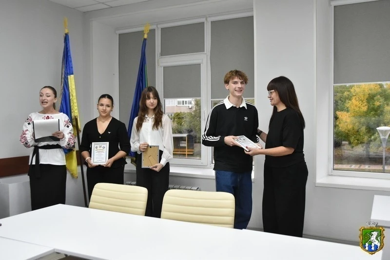 Хто претендує на стипендію міського голови в Південноукраїнську: список учнів