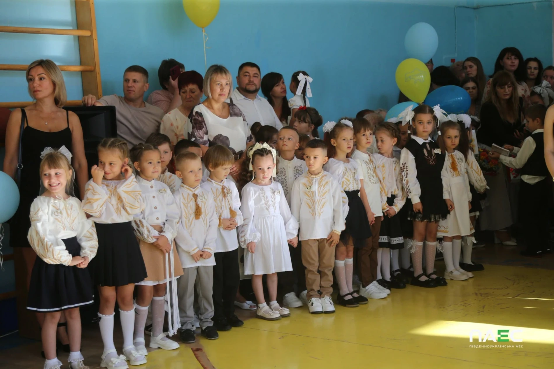 Ювілеї та 276 першокласників: як у ліцеях Південноукраїнська пройшов Перший дзвоник. Фотопідбірка