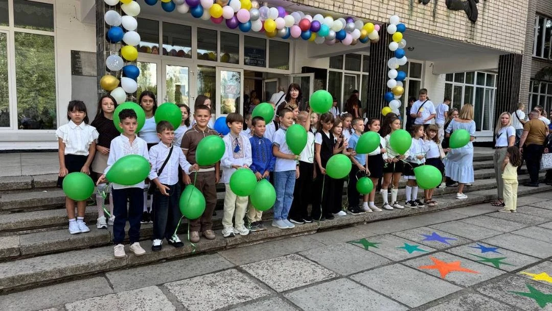 Ювілеї та 276 першокласників: як у ліцеях Південноукраїнська пройшов Перший дзвоник. Фотопідбірка