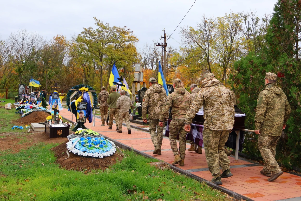 У Південноукраїнську попрощалися із 43-річним захисником Олегом Крівцовим