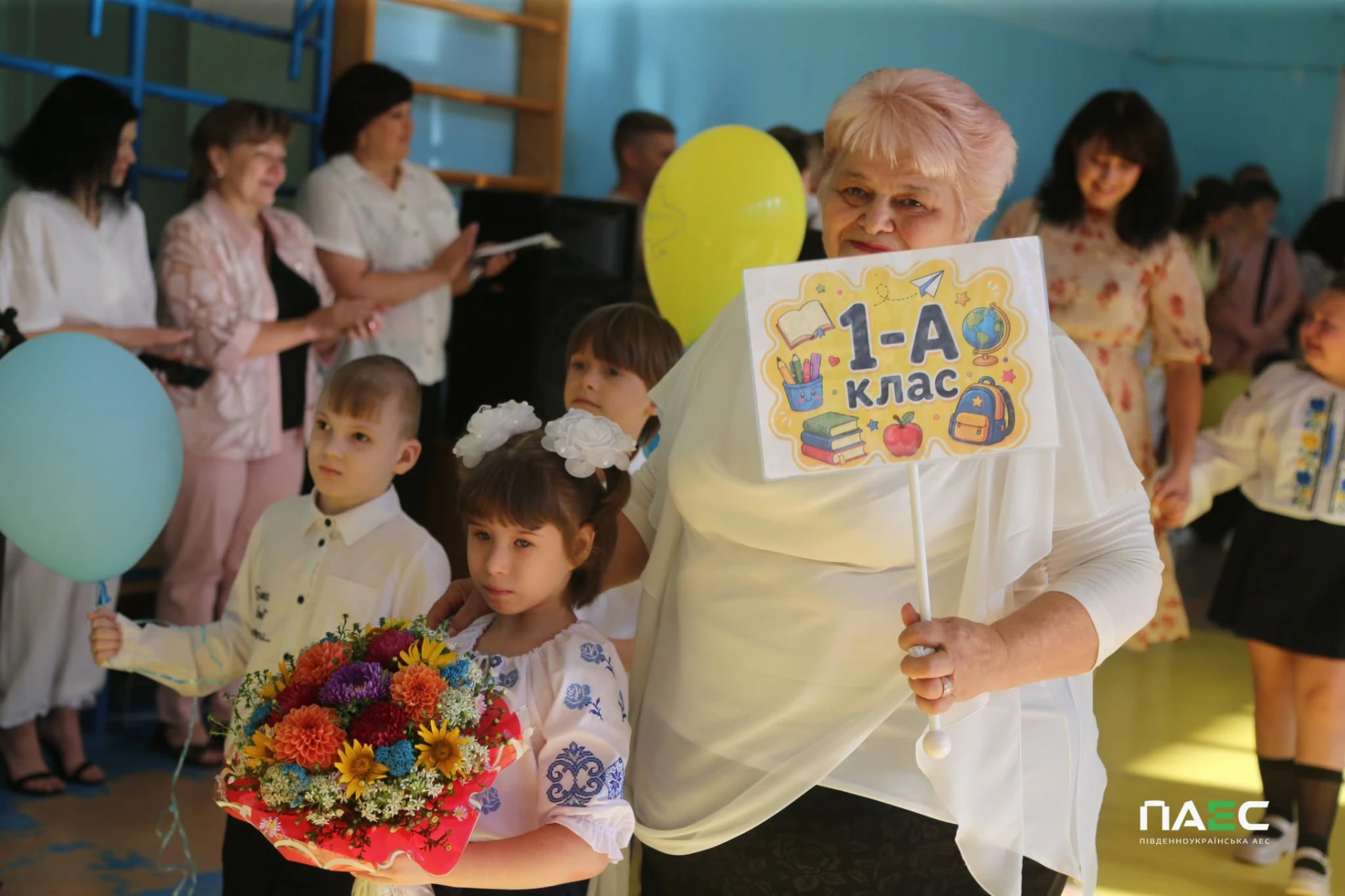Ювілеї та 276 першокласників: як у ліцеях Південноукраїнська пройшов Перший дзвоник. Фотопідбірка