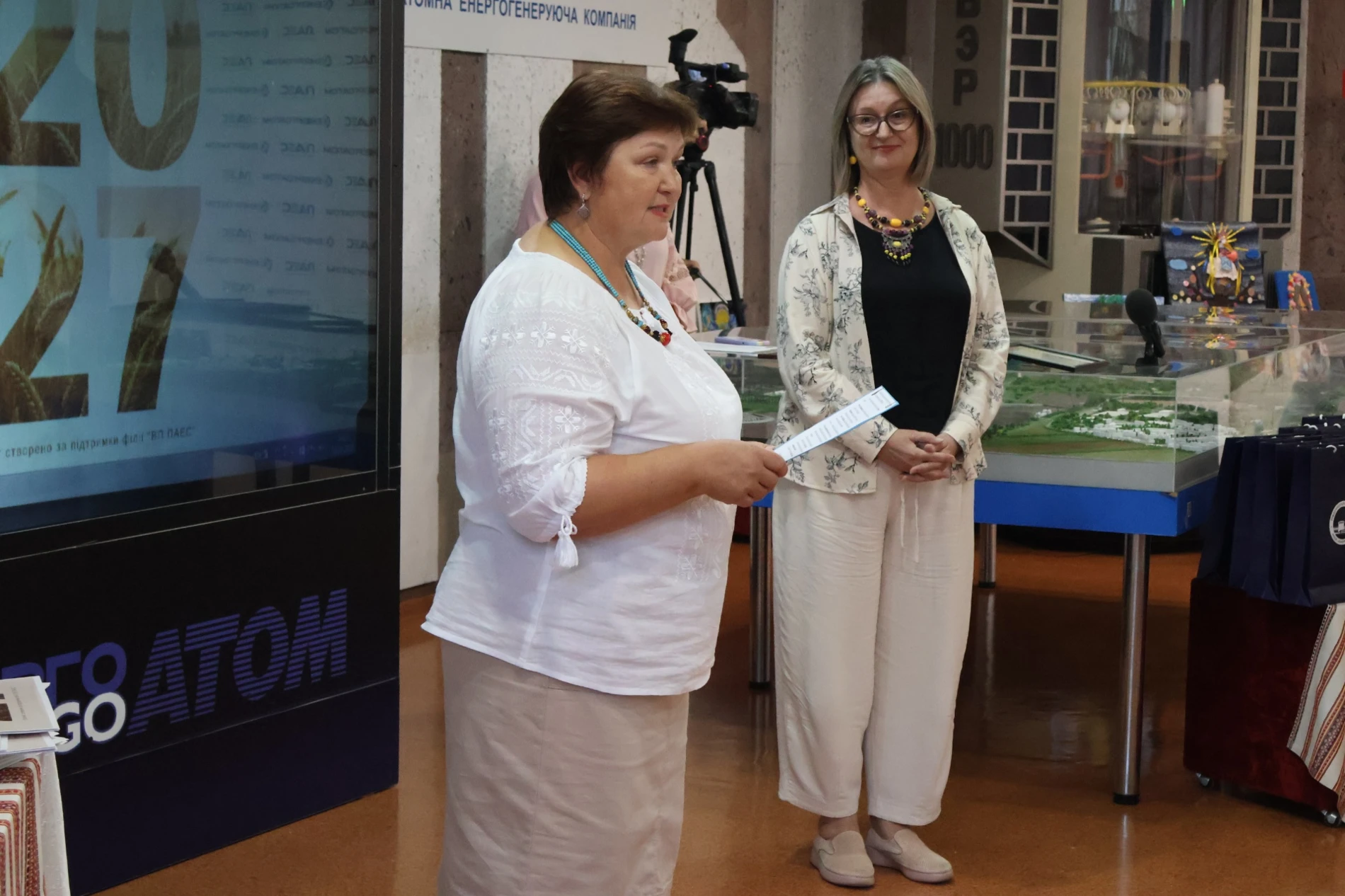 У Південноукраїнську створили унікальний календар із фотографіями матерів і дружин військових