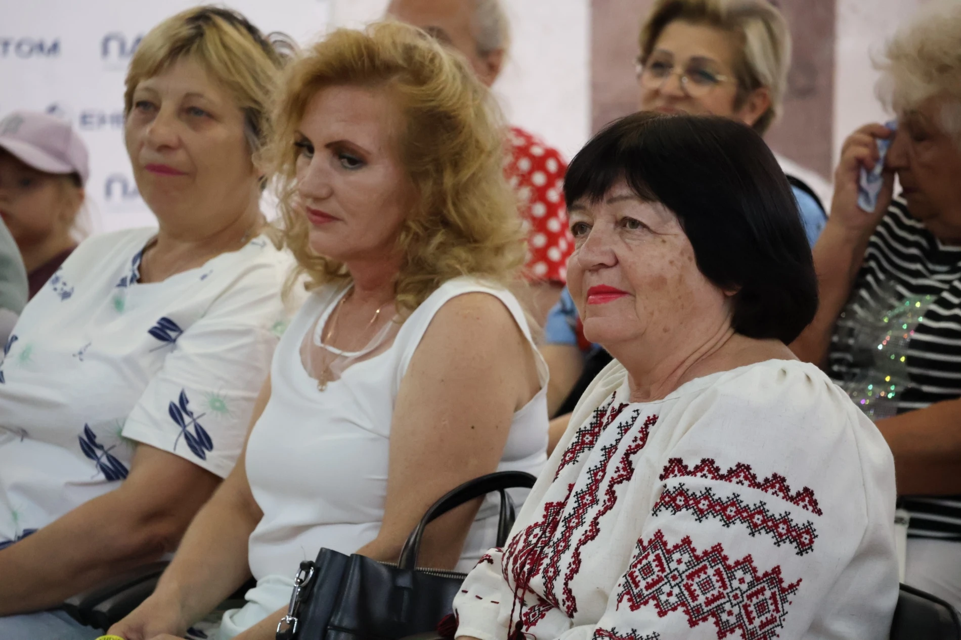 У Південноукраїнську створили унікальний календар із фотографіями матерів і дружин військових