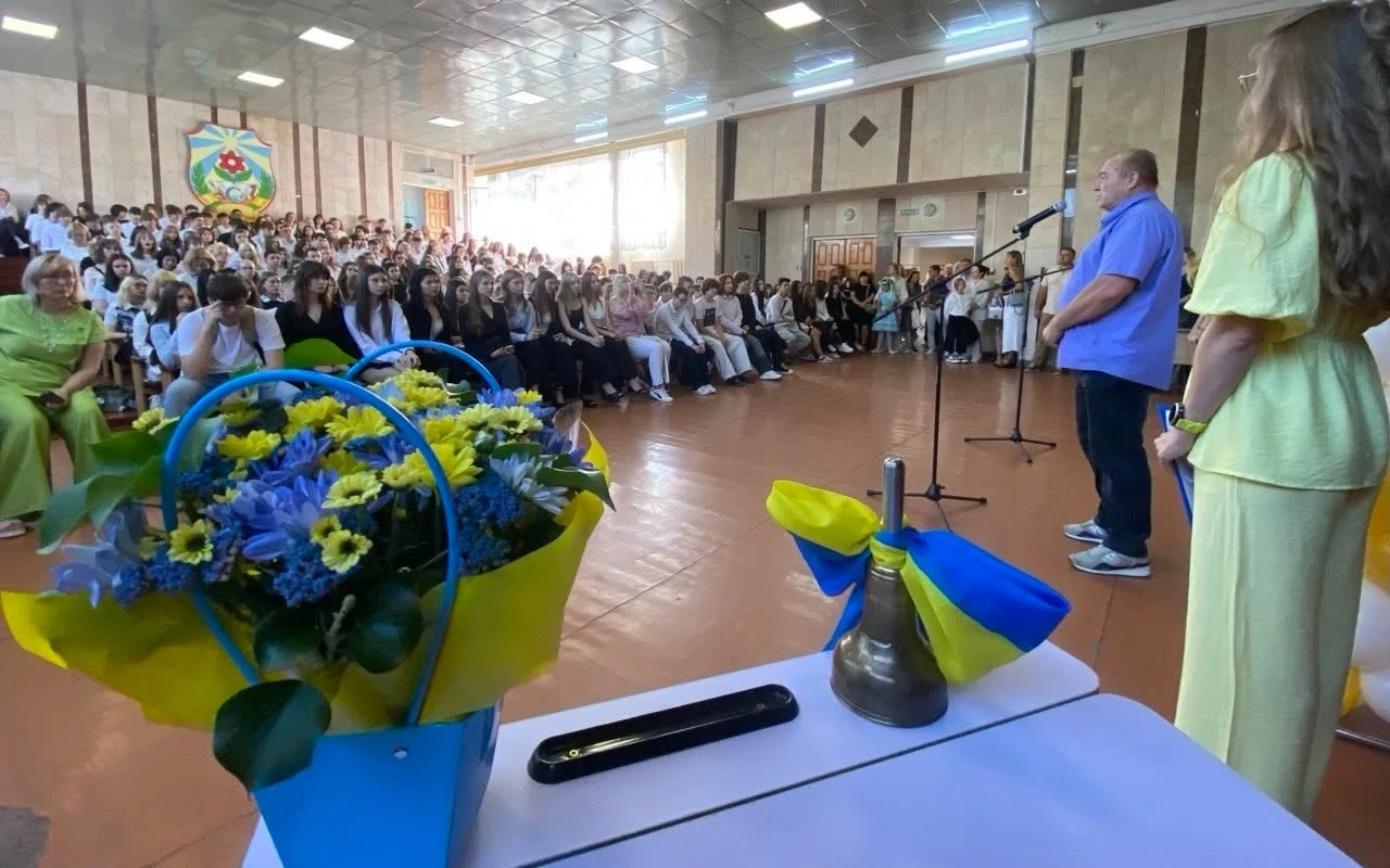 Ювілеї та 276 першокласників: як у ліцеях Південноукраїнська пройшов Перший дзвоник. Фотопідбірка