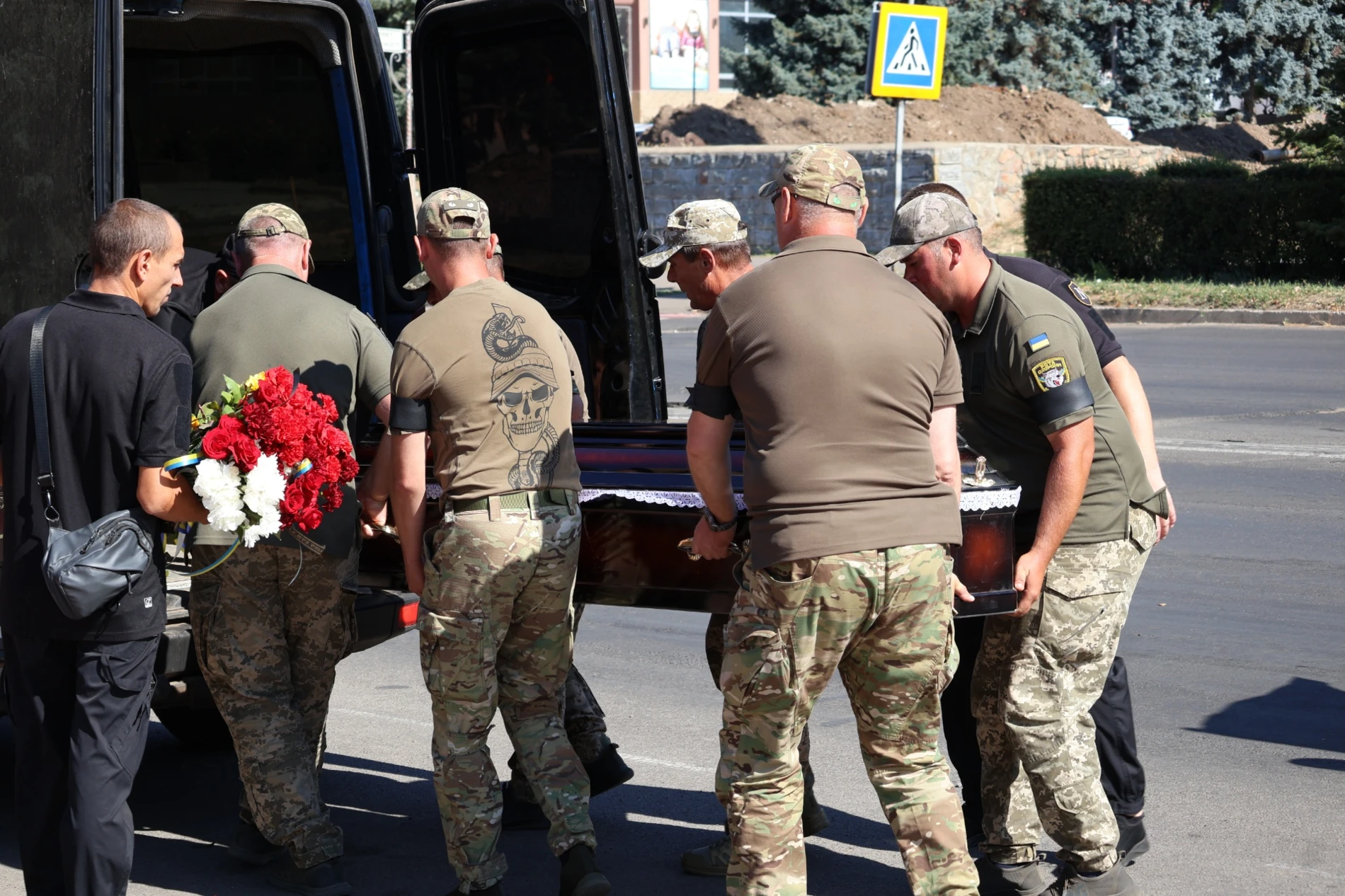 У Південноукраїнську попрощалися із солдатом Олександром Білим