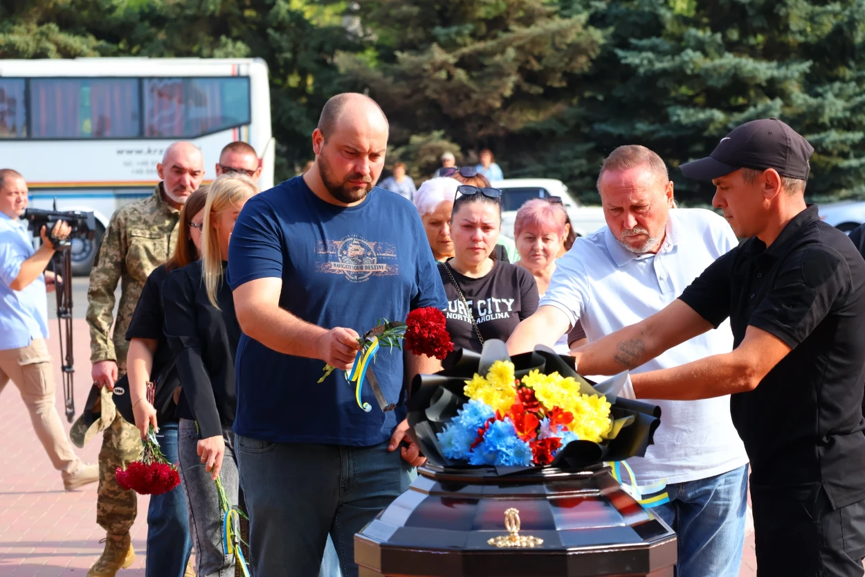 У Південноукраїнську попрощалися із Віктором Шевченком, який понад три роки захищав Україну