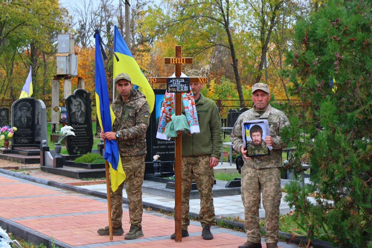 У Південноукраїнську попрощалися із 43-річним захисником Олегом Крівцовим