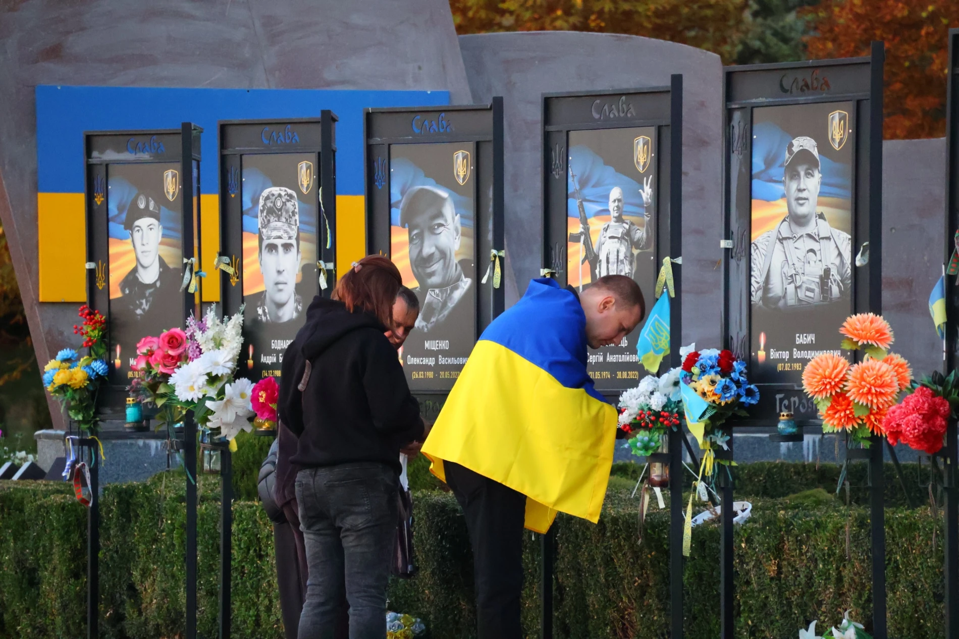 День захисників і захисниць біля «Символу Надії»: портрети, жетони та родини, які чекають