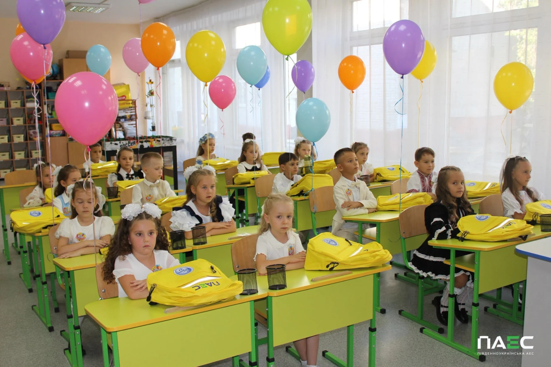 Ювілеї та 276 першокласників: як у ліцеях Південноукраїнська пройшов Перший дзвоник. Фотопідбірка