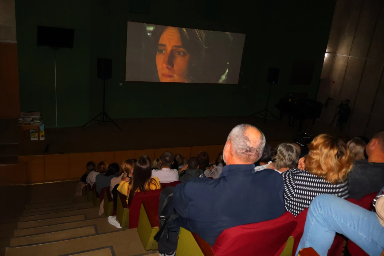 Одна ніч, 60 локацій і сотні людських історій: фільм про Україну, яка не спить