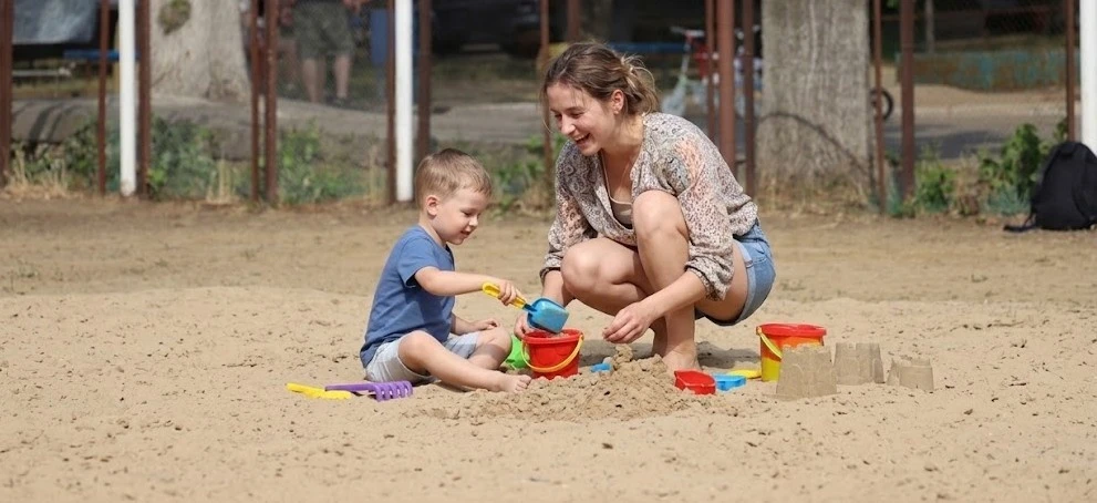 У Південноукраїнську волейбольний майданчик все частіше обирають для посиденьок