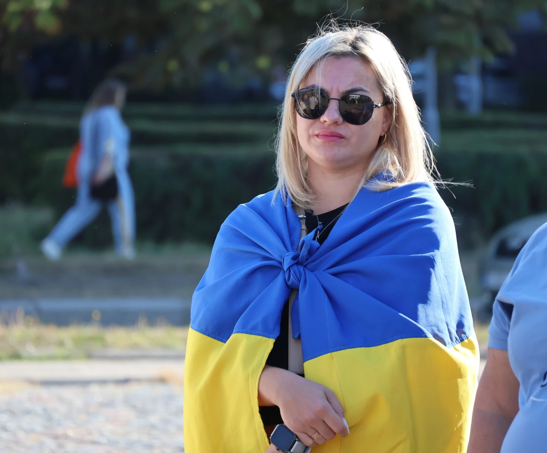 Соняхи, тиша та сльози: у Південноукраїнську пройшла акція пам'яті загиблих захисників. Фоторепортаж