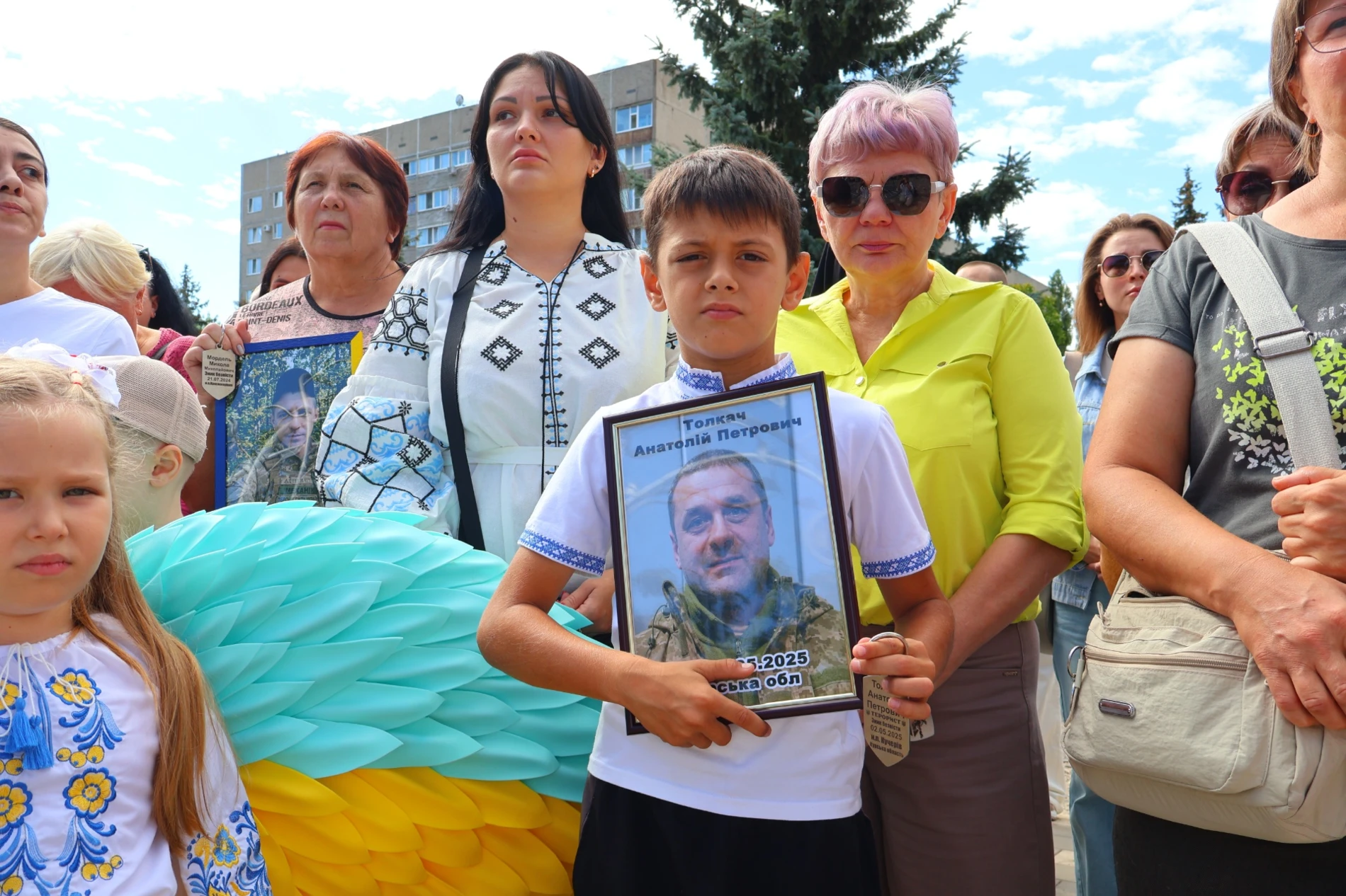 У Південноукраїнську відкрили пам'ятний знак «Дерево надії»