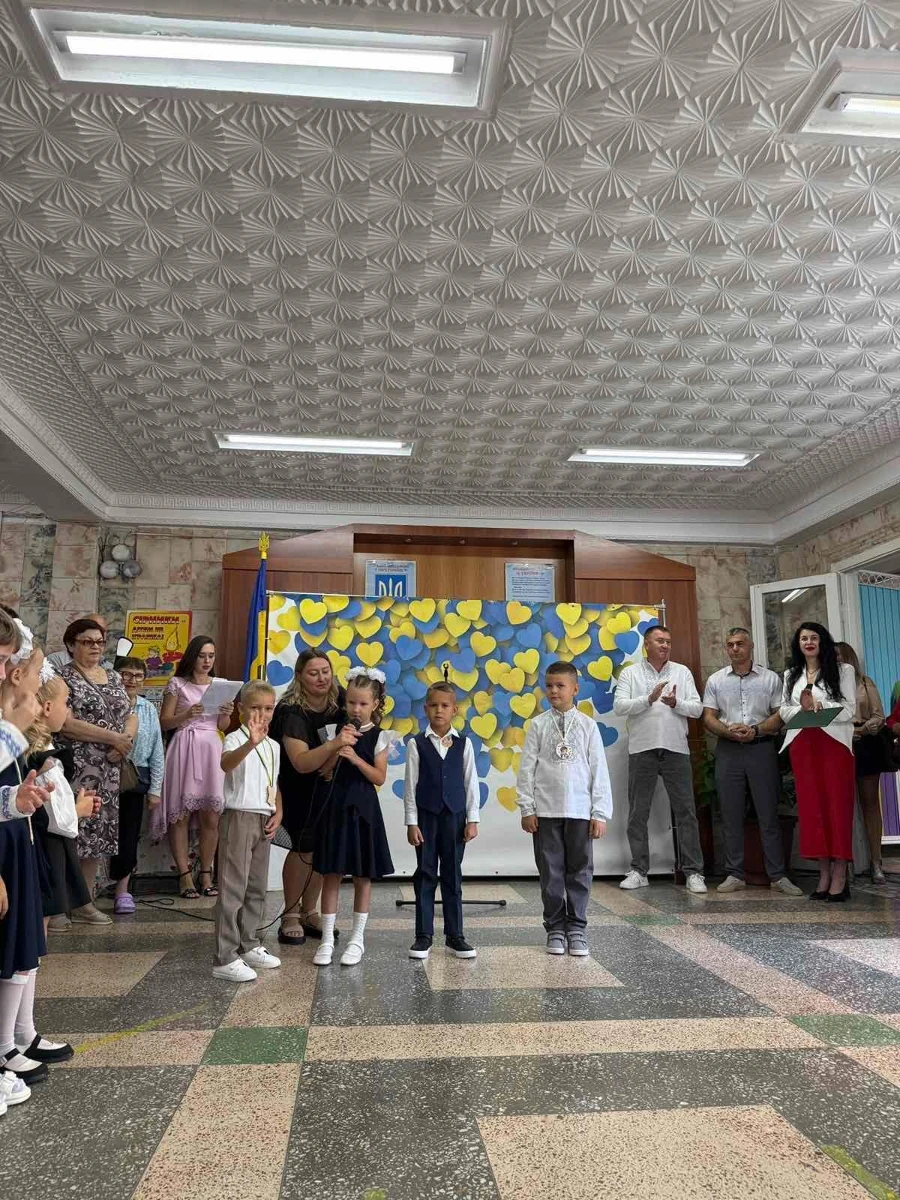 Ювілеї та 276 першокласників: як у ліцеях Південноукраїнська пройшов Перший дзвоник. Фотопідбірка