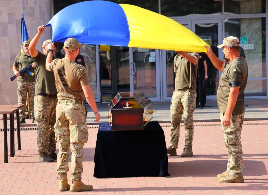 У Південноукраїнську попрощалися із Віктором Шевченком, який понад три роки захищав Україну