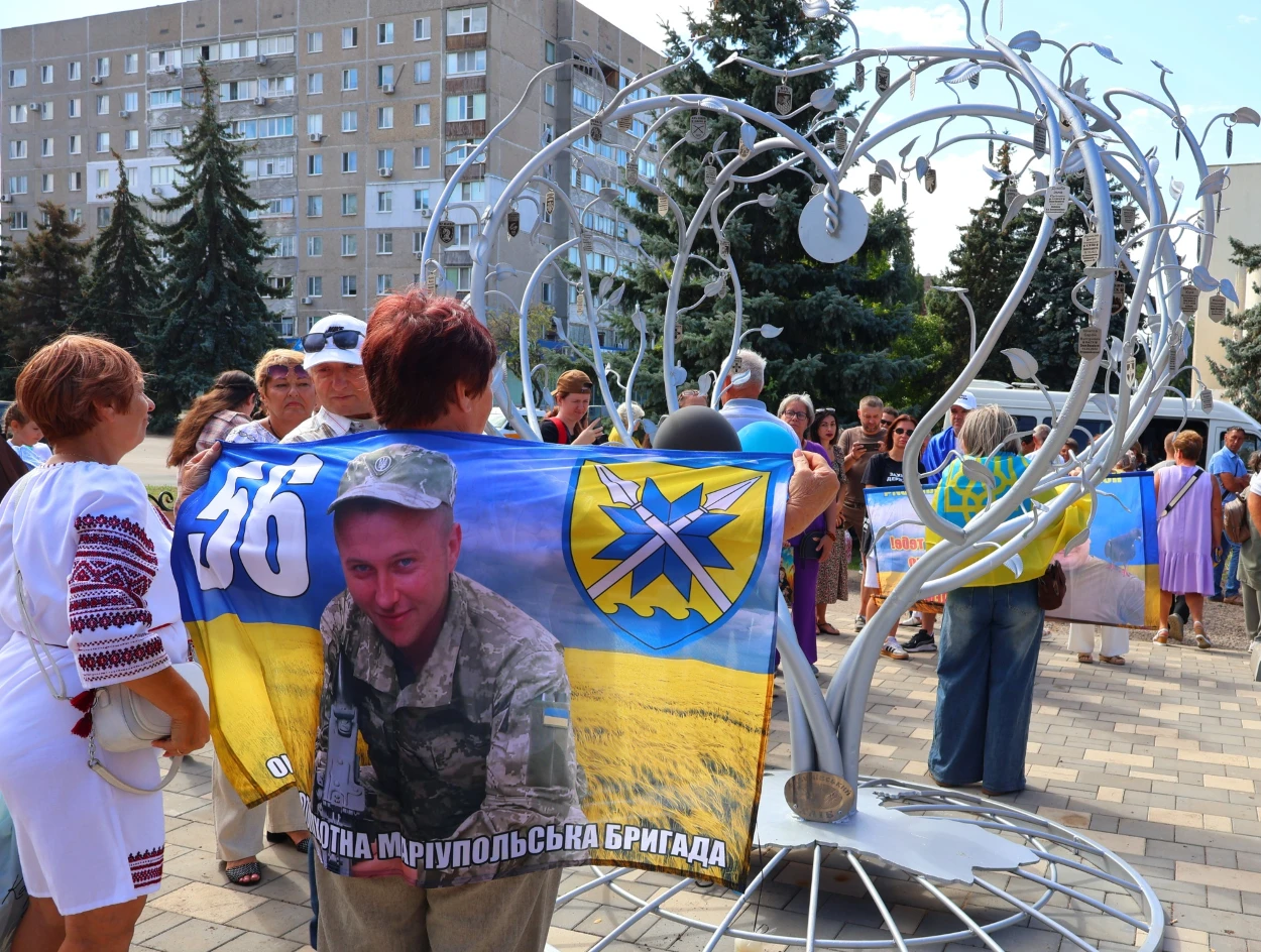 У Південноукраїнську відкрили пам'ятний знак «Дерево надії»
