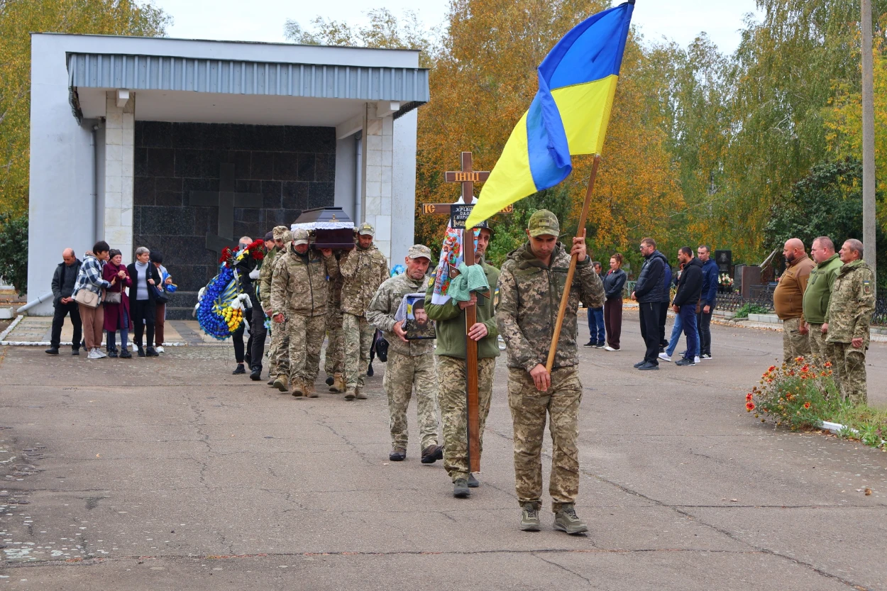 У Південноукраїнську попрощалися із 43-річним захисником Олегом Крівцовим