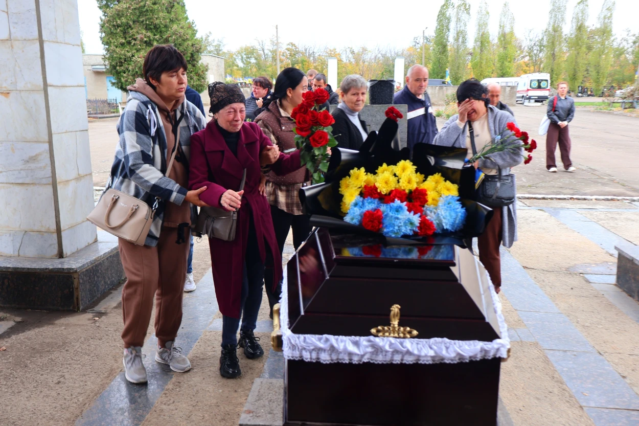 У Південноукраїнську попрощалися із 43-річним захисником Олегом Крівцовим