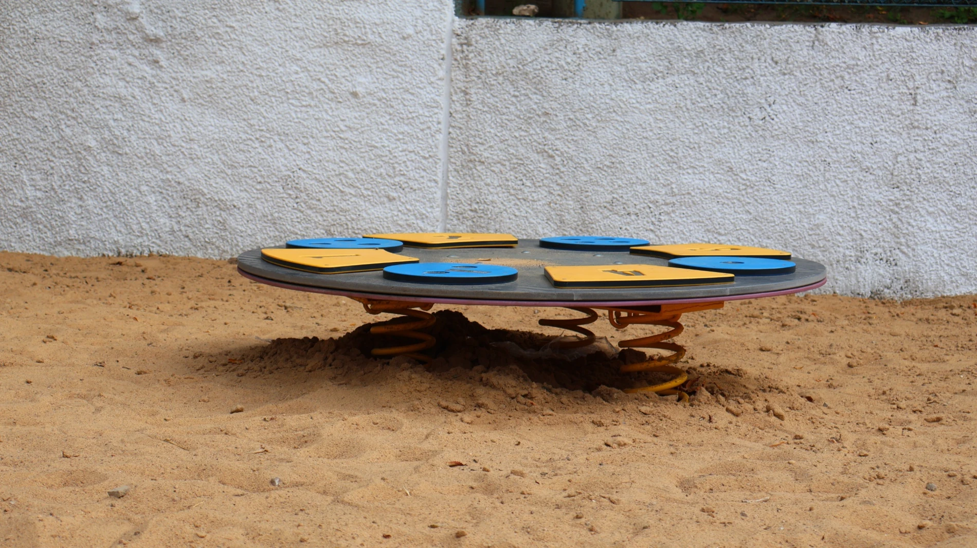 У Південноукраїнську з’явився перший інклюзивний майданчик для дітей