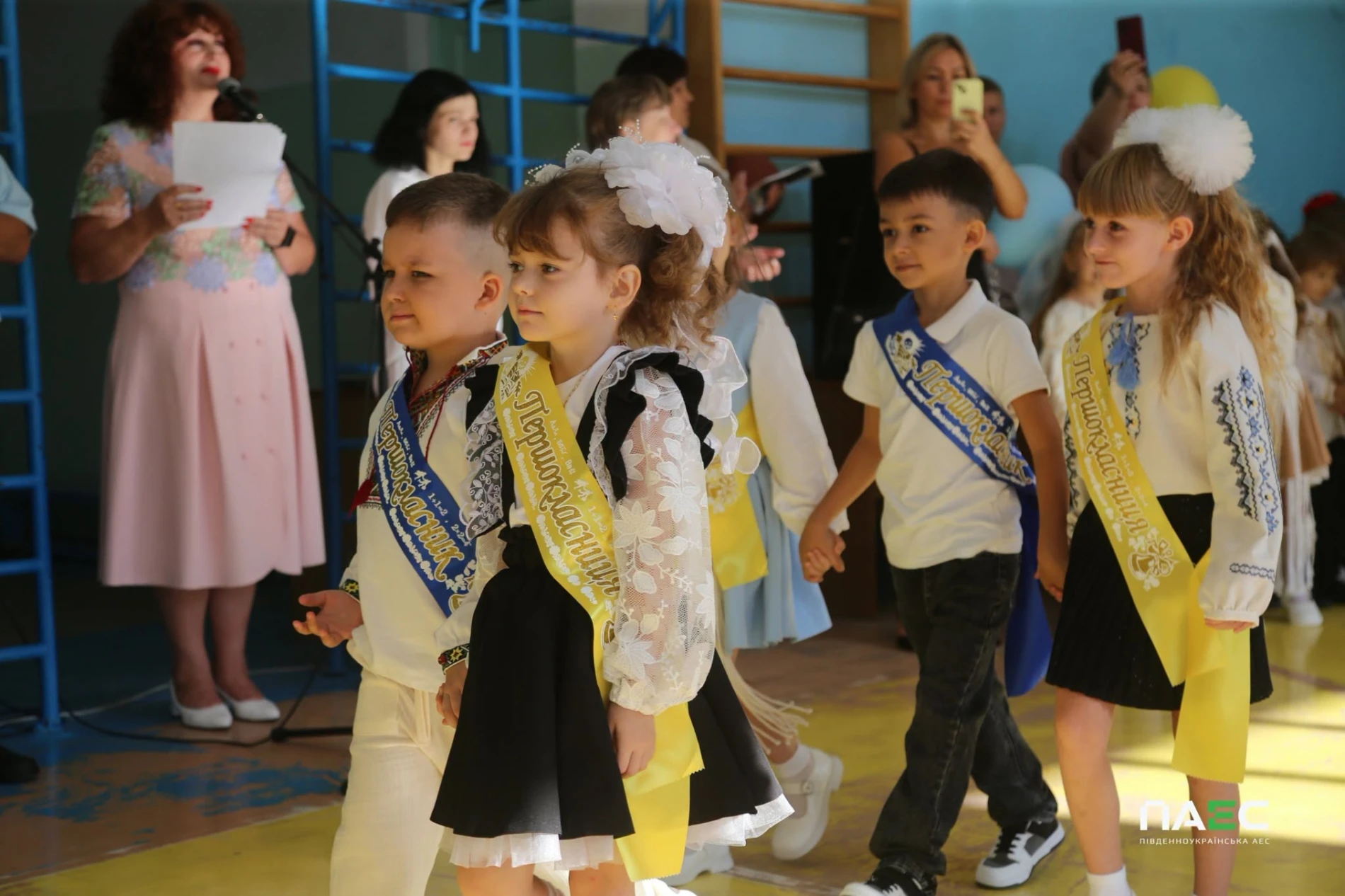 Ювілеї та 276 першокласників: як у ліцеях Південноукраїнська пройшов Перший дзвоник. Фотопідбірка