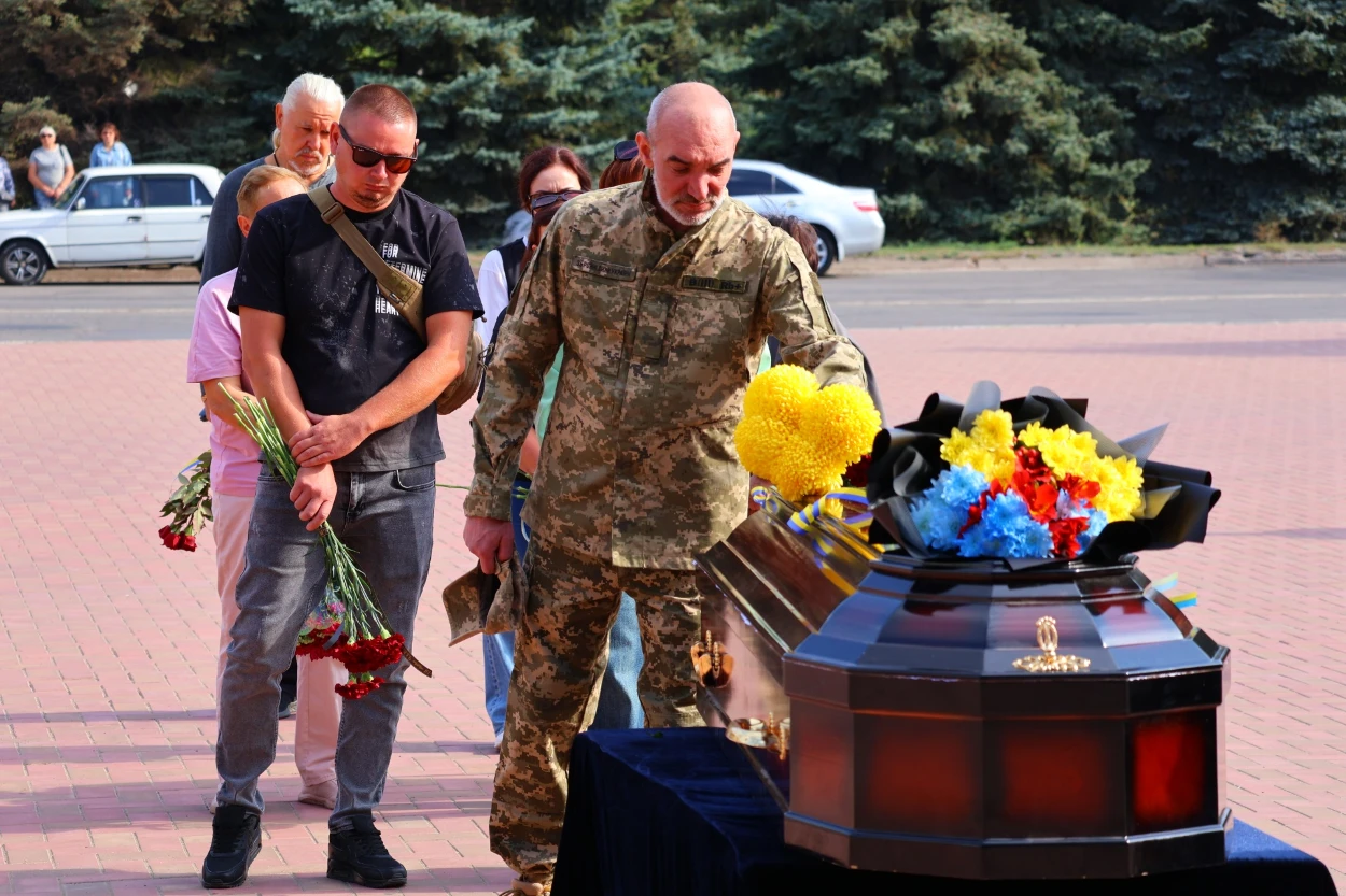 У Південноукраїнську попрощалися із Віктором Шевченком, який понад три роки захищав Україну