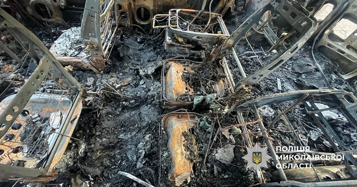 У Південноукраїнську горіло авто, ще три пошкоджені:що відомо про подію