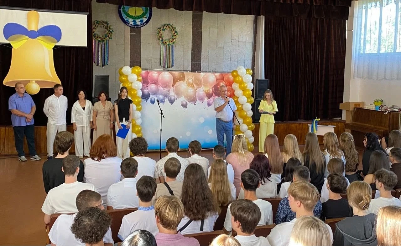Ювілеї та 276 першокласників: як у ліцеях Південноукраїнська пройшов Перший дзвоник. Фотопідбірка