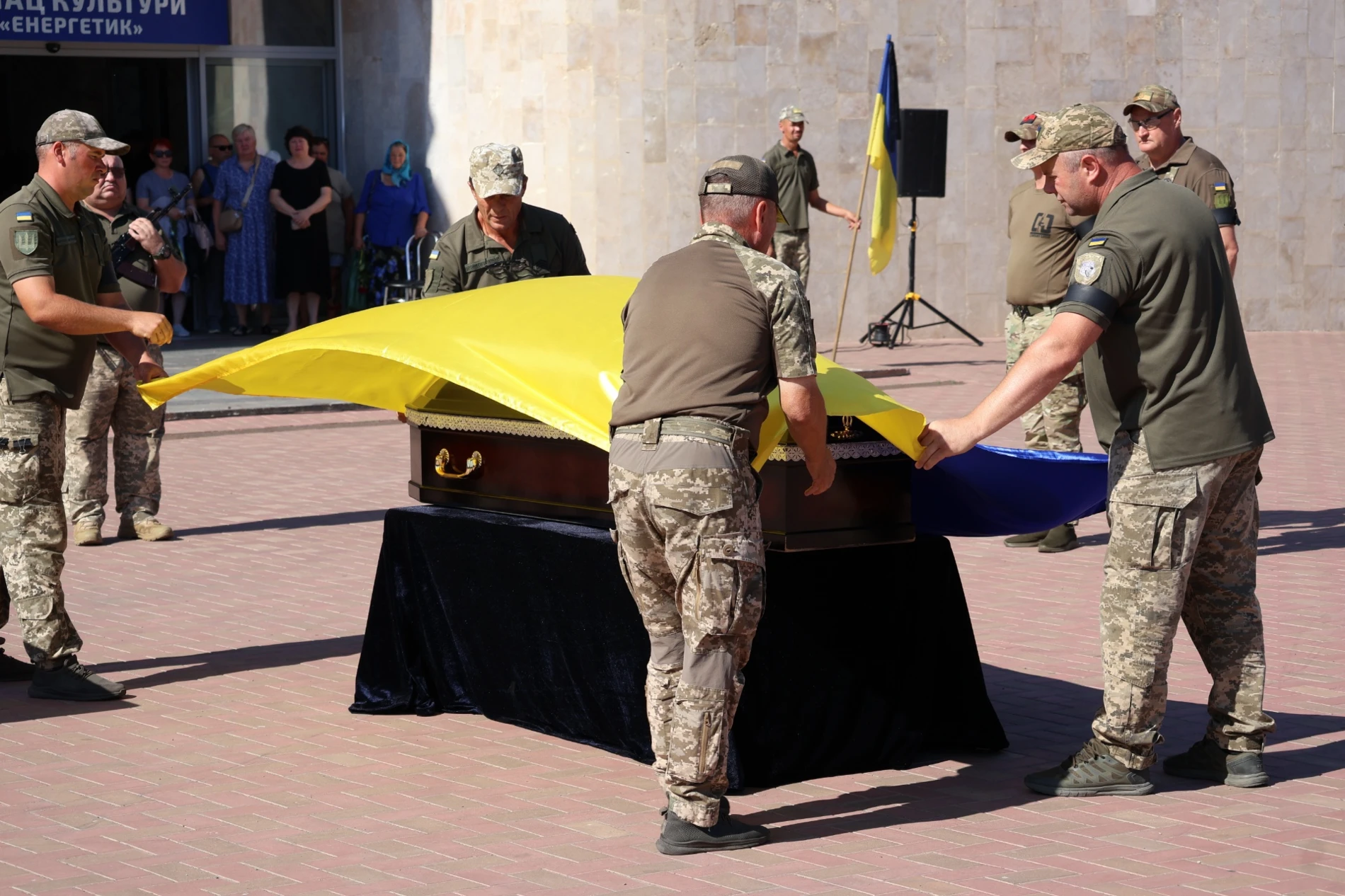 У Південноукраїнську попрощалися із солдатом Олександром Білим