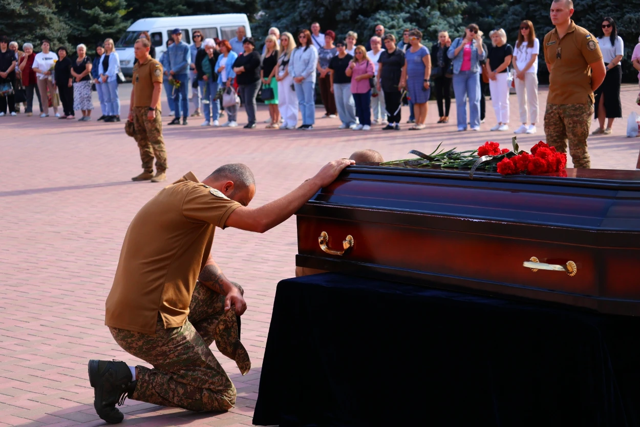 У Південноукраїнську попрощалися із Віктором Шевченком, який понад три роки захищав Україну