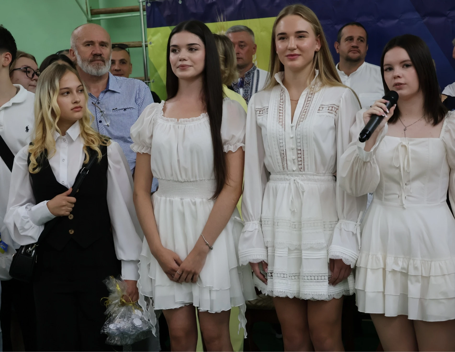 Ювілеї та 276 першокласників: як у ліцеях Південноукраїнська пройшов Перший дзвоник. Фотопідбірка