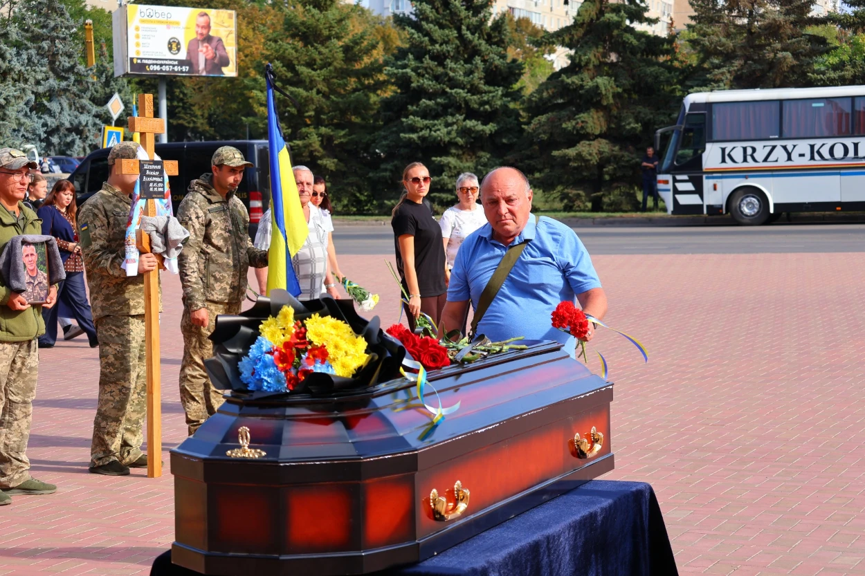 У Південноукраїнську попрощалися із Віктором Шевченком, який понад три роки захищав Україну