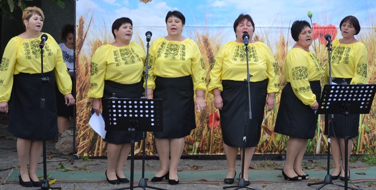 Група "Коліжанка": а у нас, у селі чарівні звучать пісні…