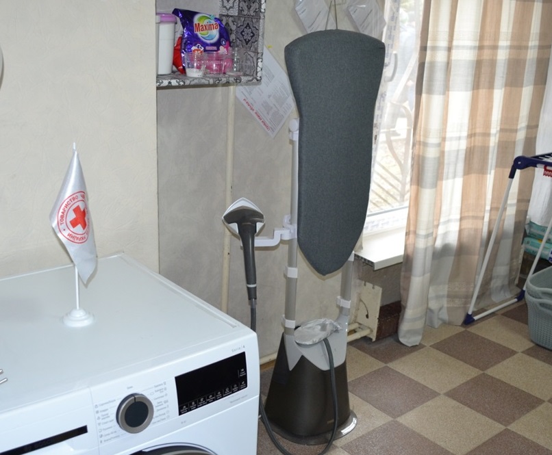 При бажанні можна попрасувати свої речі відпарювачем для одягу