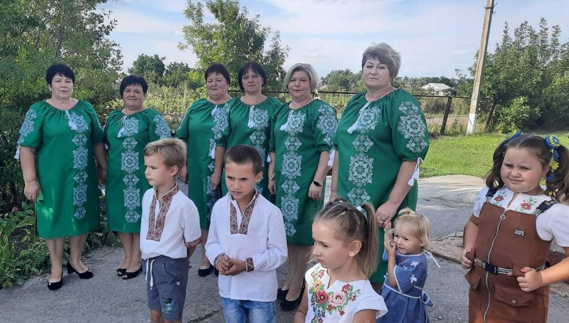 "Коліжанки" не тільки співали, а й ще пригощали усіх бажаючих галушками