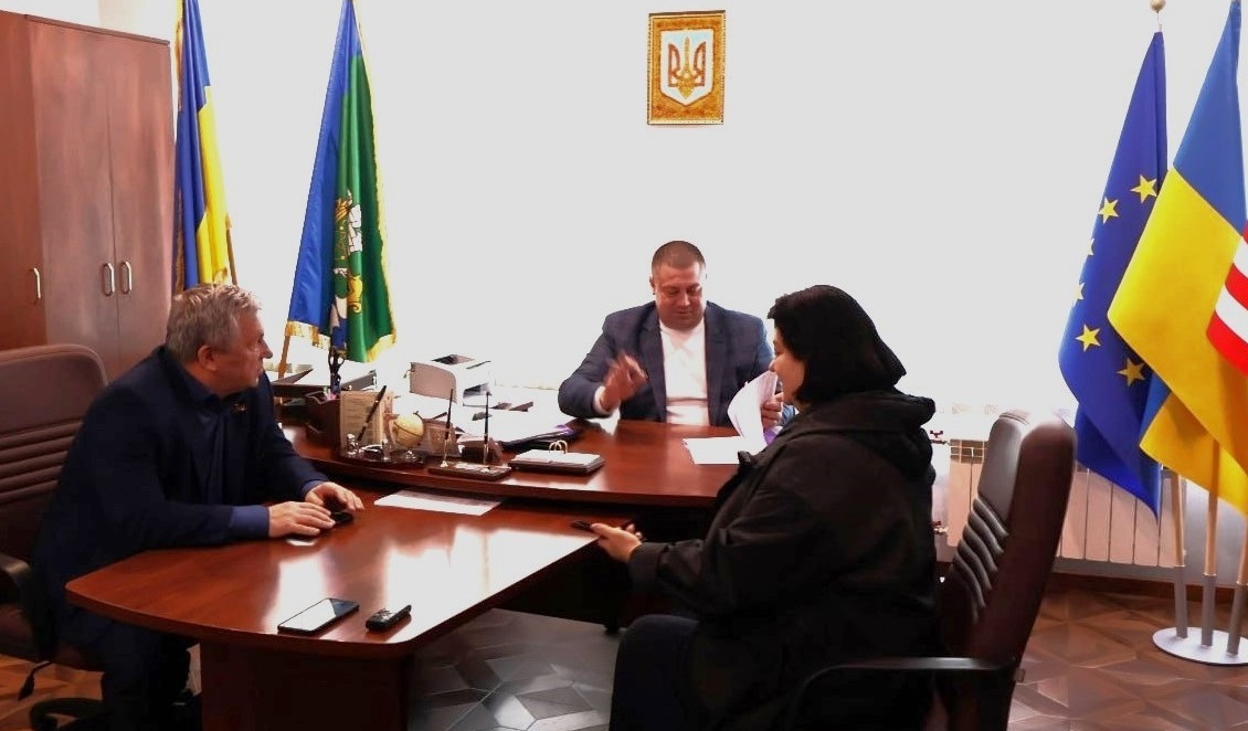 Розмова з у кабінеті мера Южноукраїнської громади.