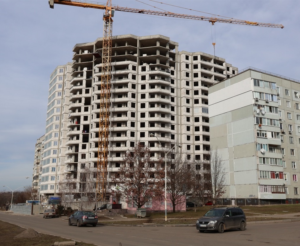 Фасад житлового комплексу з боку Набережної Енергетиків