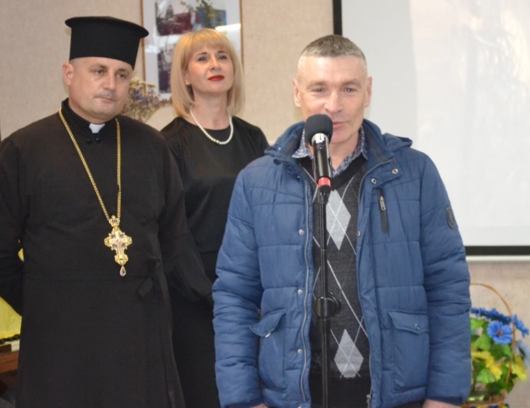 Біля мікрофона Борис Радченко, який після Майдану пішов боронити Батьківщину та пережив полон