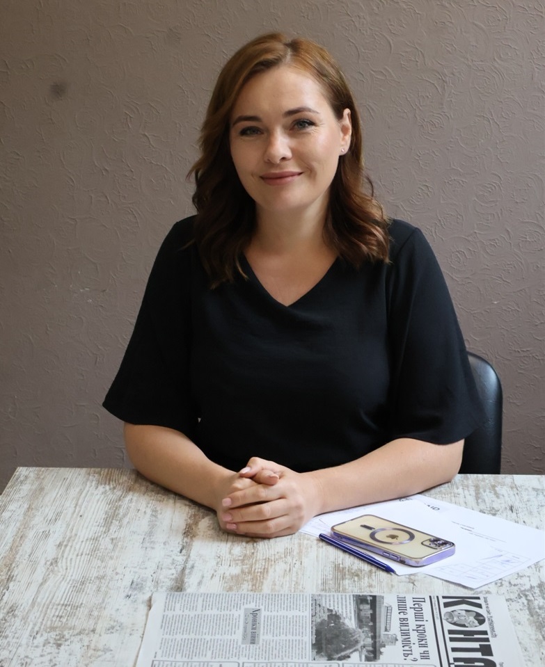 Ганна Волошина – модераторка круглого столу, присвяченому темі бездомних тварин в Южноукраїнську.