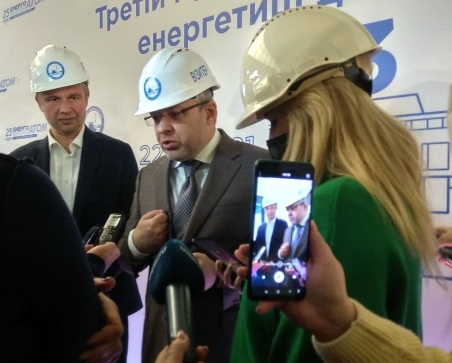 Міністр енергетики відповідає на запитання журналістів.