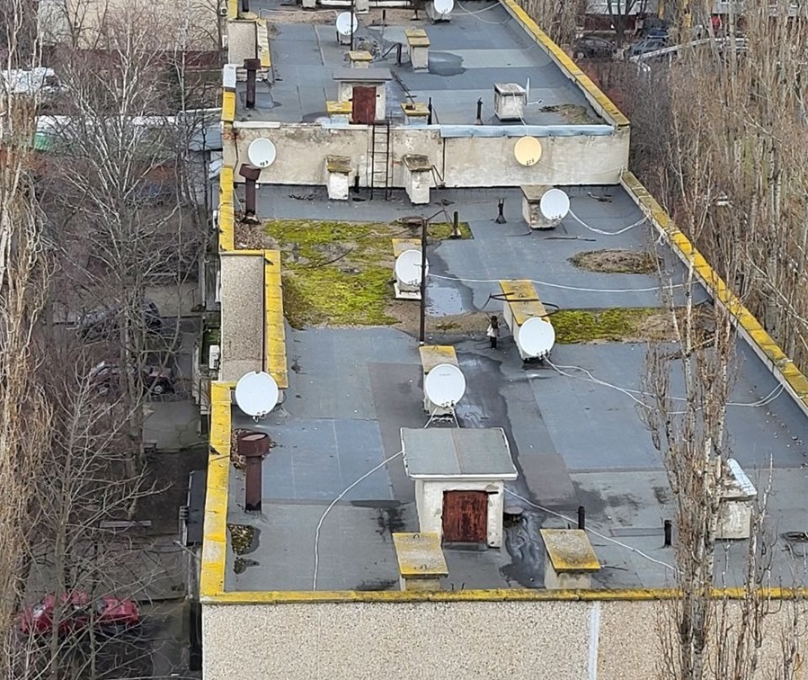 А це дах сусіднього будинку.