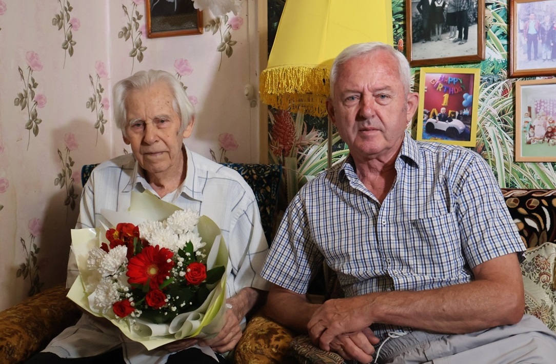 Ювіляр із старшим сином Василем Михайловичем