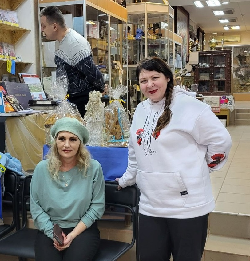 На передньому плані Майя Граждан та Зореслава Клименко