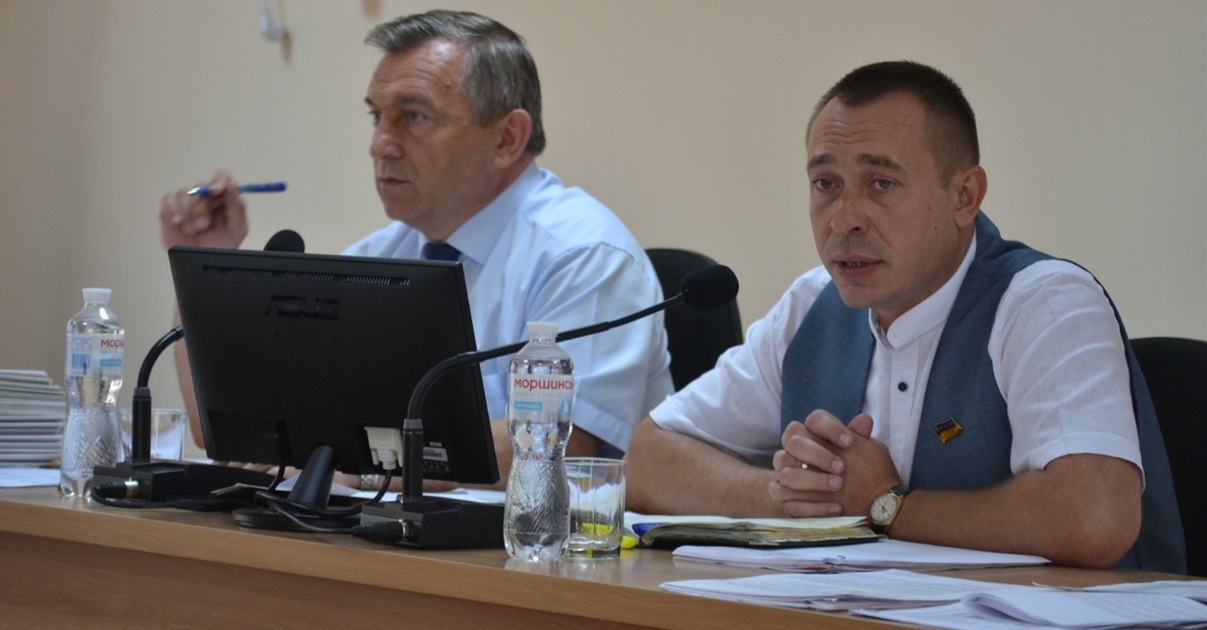 Олександр Акуленко зайняв місце секретаря ради поряд з міським головою Валерієм Онуфрієнком. 