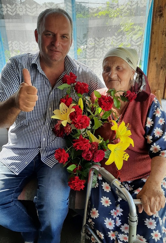 Вітання ювілярки поважного віку